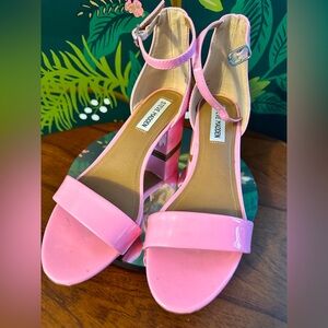Steve Madden Pink Patent Wedge Strap Heels 🩷💃 (Size US 8)